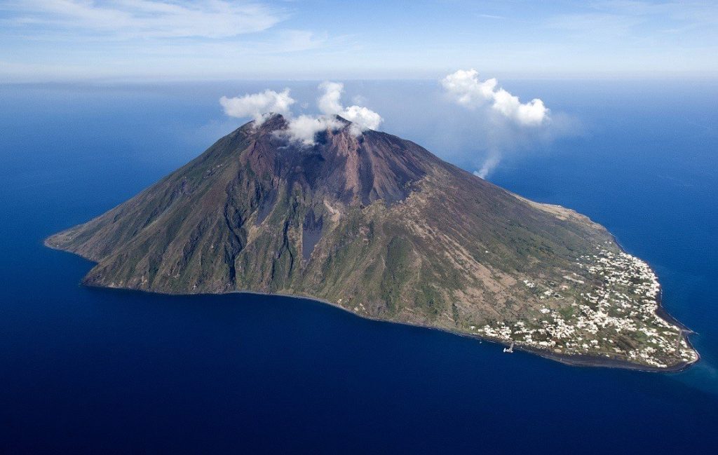 stromboli island tourism